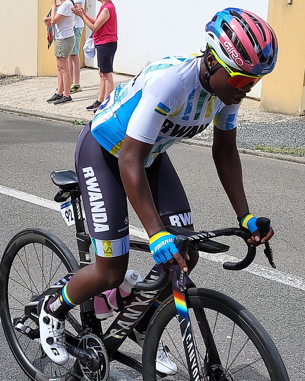 Diane Ingabire en maillot de l'équipe du Rwanda, en course